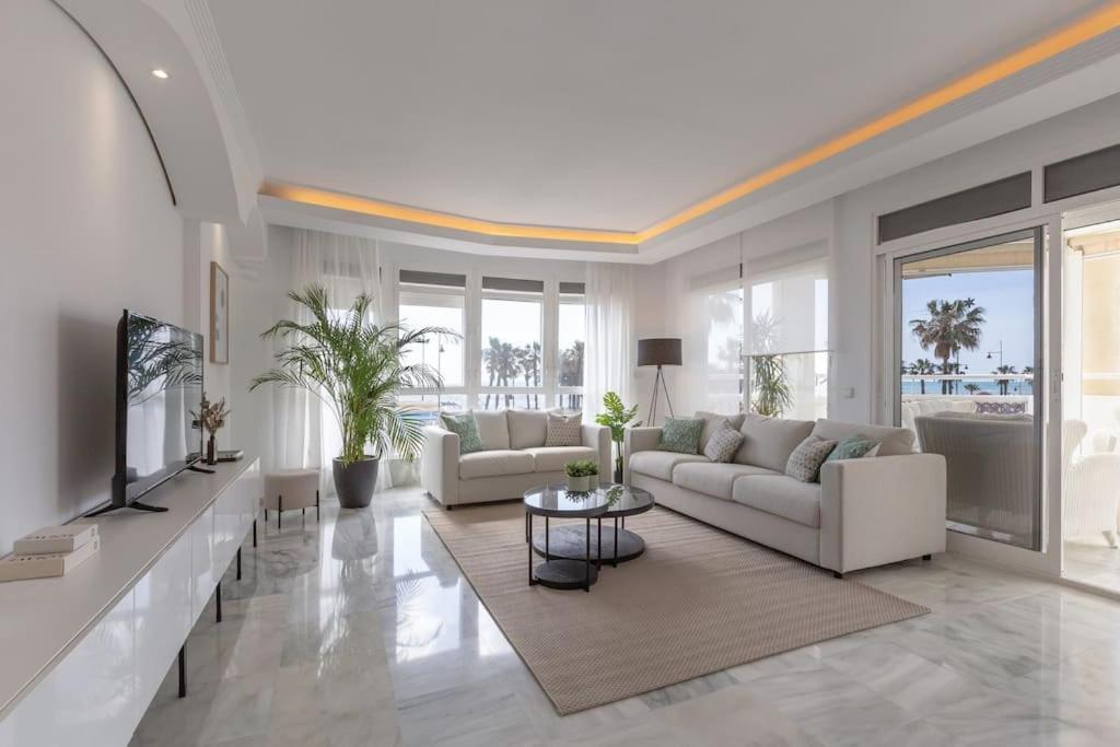 Eden Costa Lago Primera Linea De Mar Торемолинос Екстериор снимка