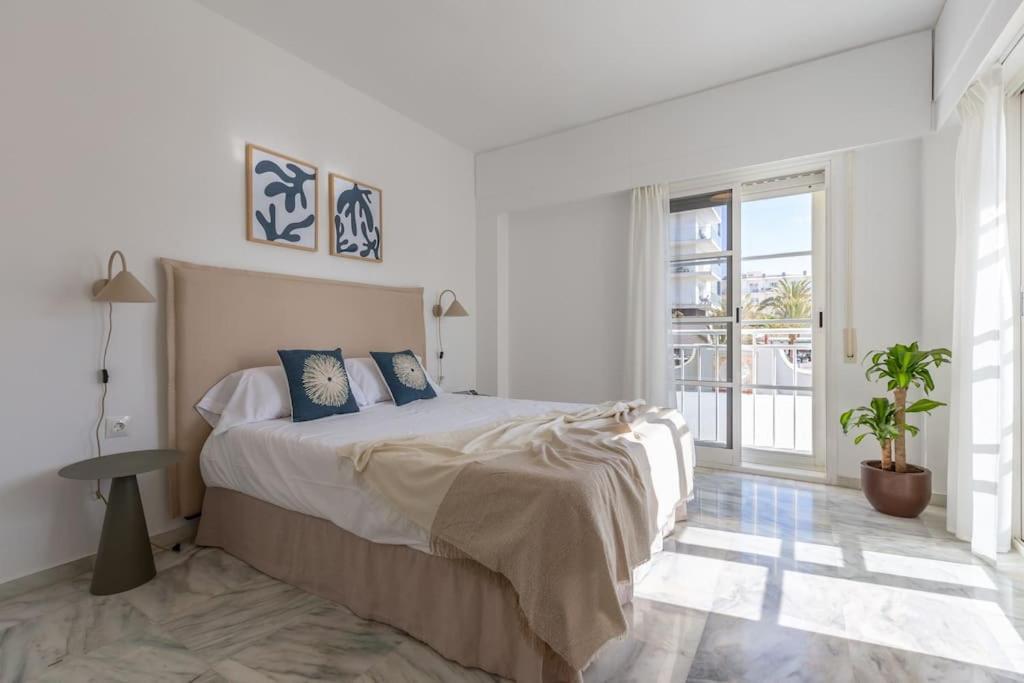 Eden Costa Lago Primera Linea De Mar Торемолинос Екстериор снимка