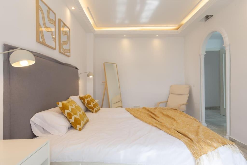Eden Costa Lago Primera Linea De Mar Торемолинос Екстериор снимка