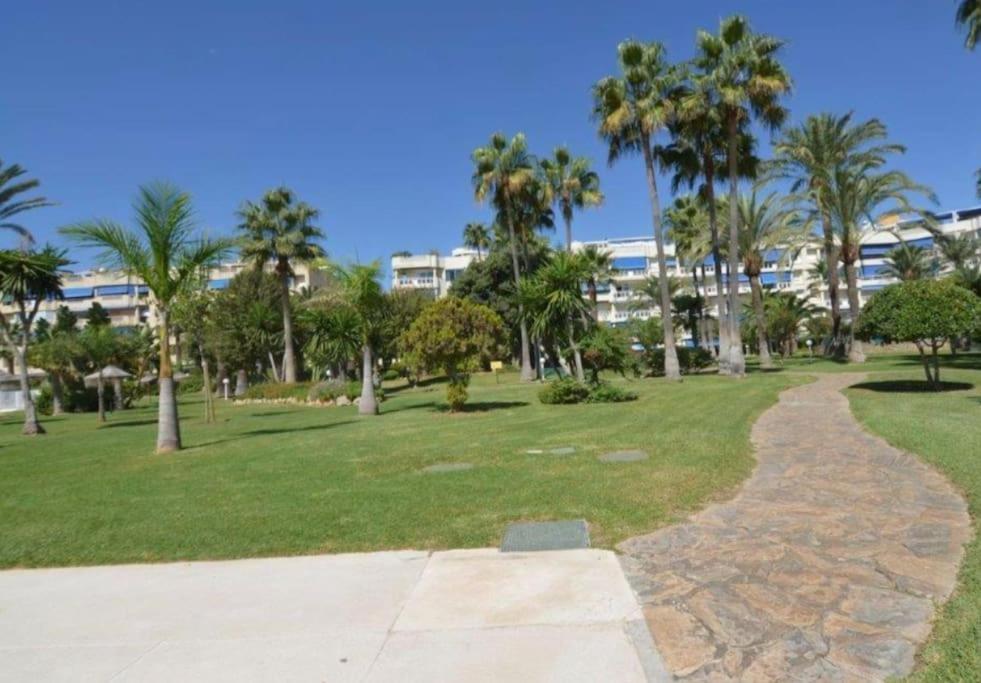 Eden Costa Lago Primera Linea De Mar Торемолинос Екстериор снимка