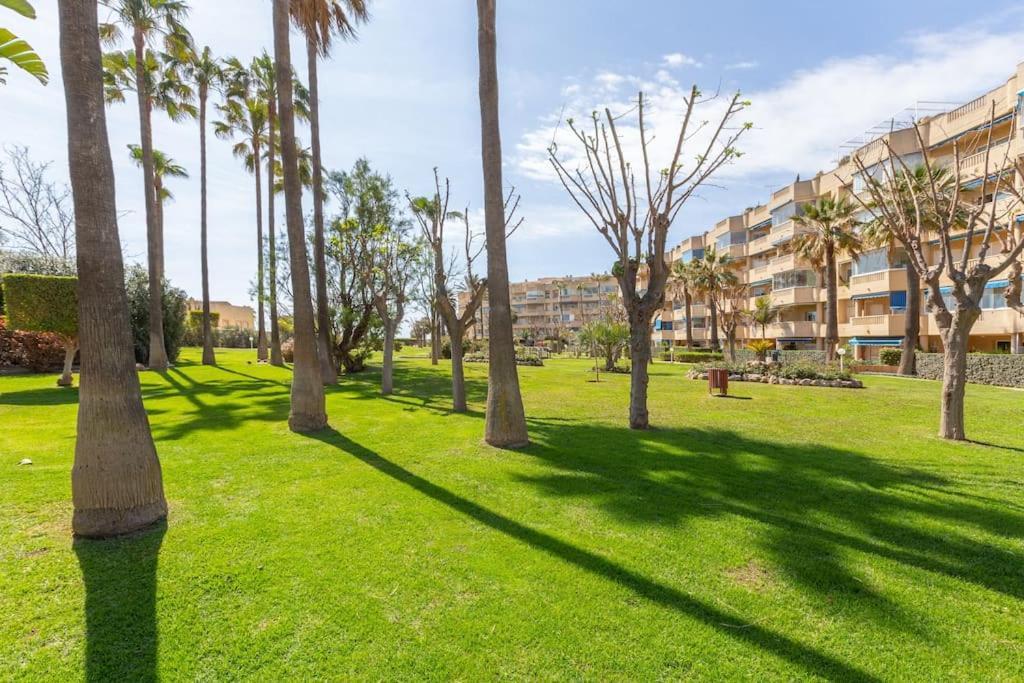 Eden Costa Lago Primera Linea De Mar Торемолинос Екстериор снимка