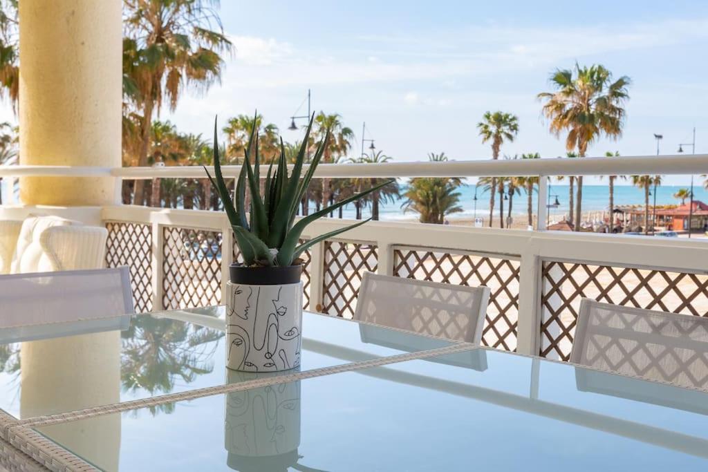 Eden Costa Lago Primera Linea De Mar Торемолинос Екстериор снимка
