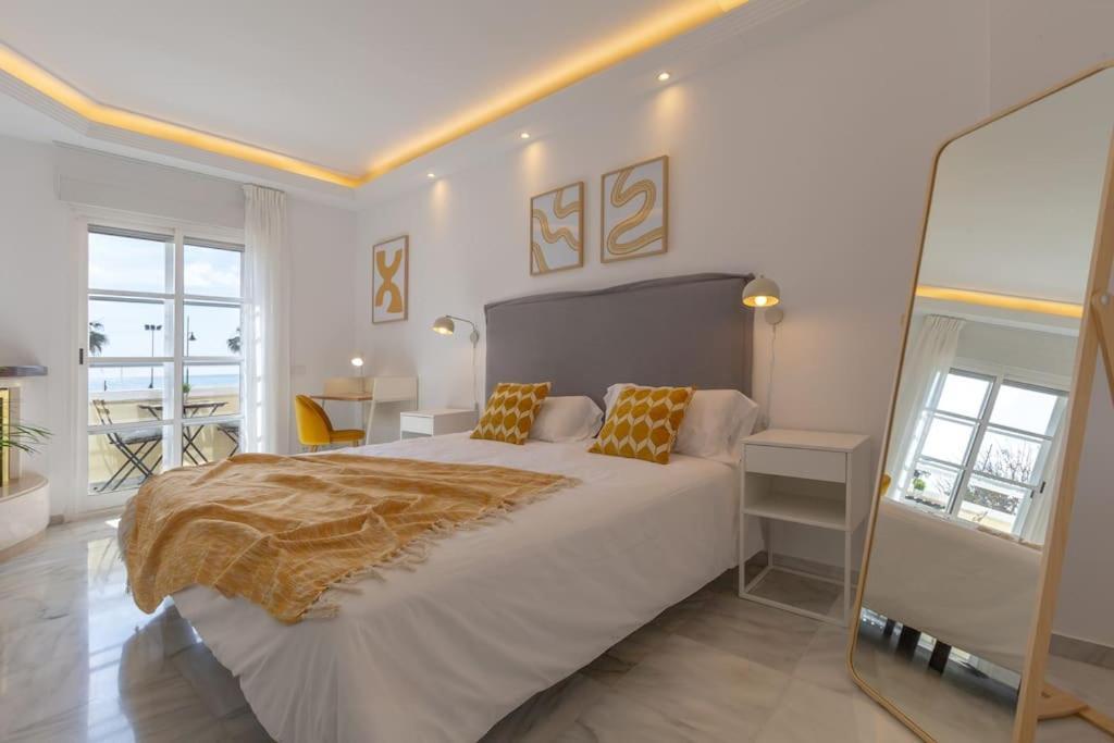 Eden Costa Lago Primera Linea De Mar Торемолинос Екстериор снимка