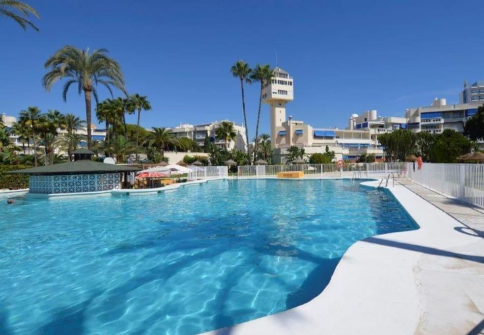 Eden Costa Lago Primera Linea De Mar Торемолинос Екстериор снимка